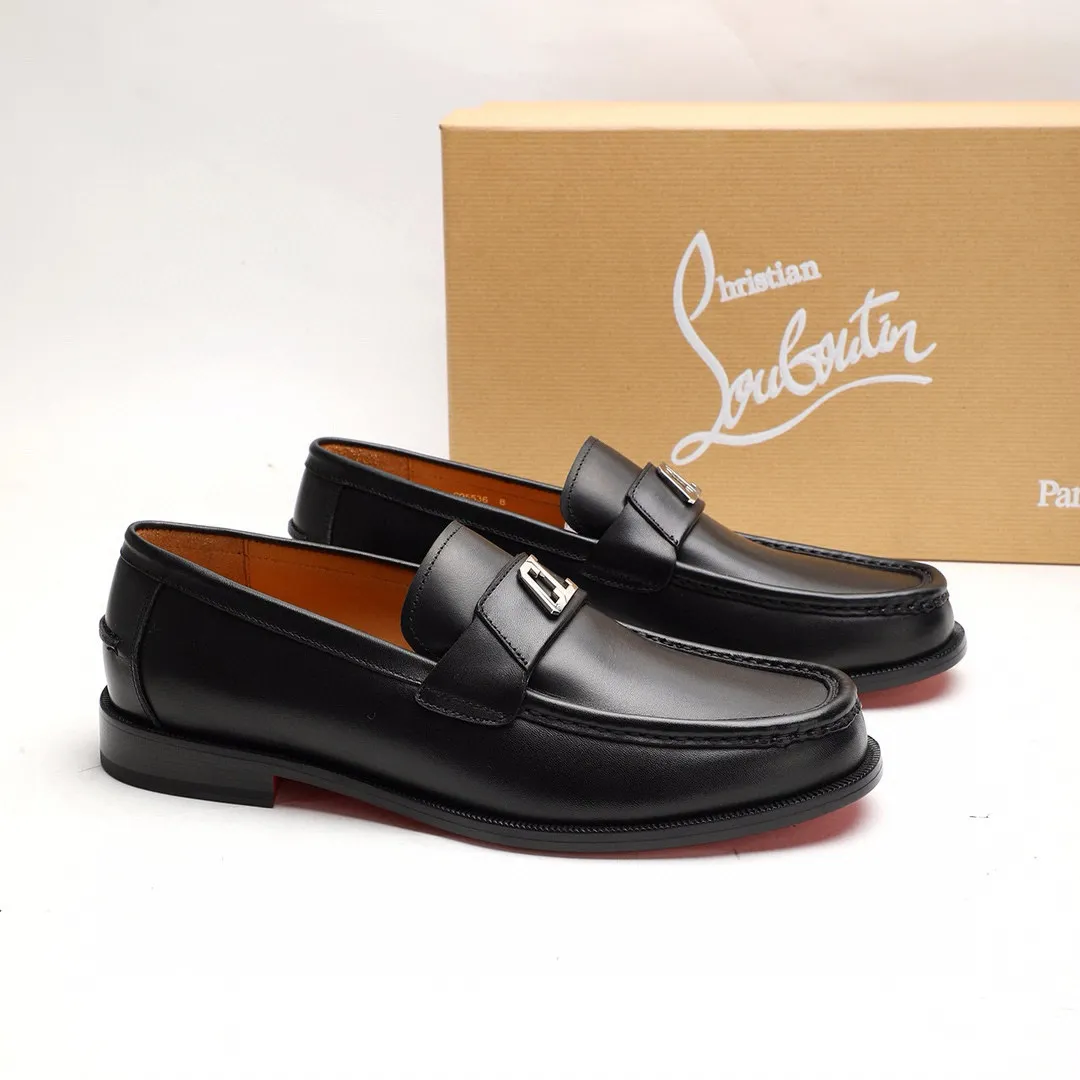 Batch 1,080 yuan 💰••New real shots••CL～High-end men’s 👔casual•loafers with red soles! ••🆑Genuine and top-quality goods from original orders ••✅💯 Purchase goods from top-quality original orders! Original imported patterned cowhide ➕Imported cowhide lining ➕Cowhide feet ➕Original leather outsole~🉑️Feel free to compare the authentic ones! Size: 38-44 (45.46.47 can be customized)